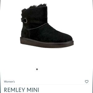 UGG REMLEY MINI Size 9